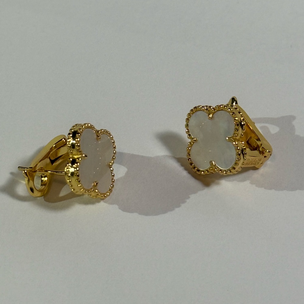 White Stone Flower Earrings Summer vibes - Picture 10 of 11